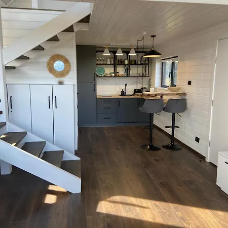 בית נופש Under Sky - з теплим басейном ,чаном-джакузі, панорамною ванною та Playstation 5